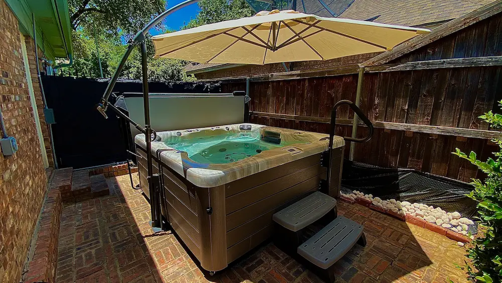 Vita Monarch hot tub
